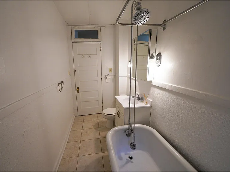 Oxford Street Apartments — Photo 15