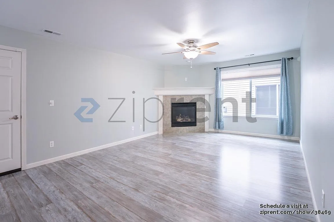 4 bed, 2270 sqft, $3,675 — Photo 3