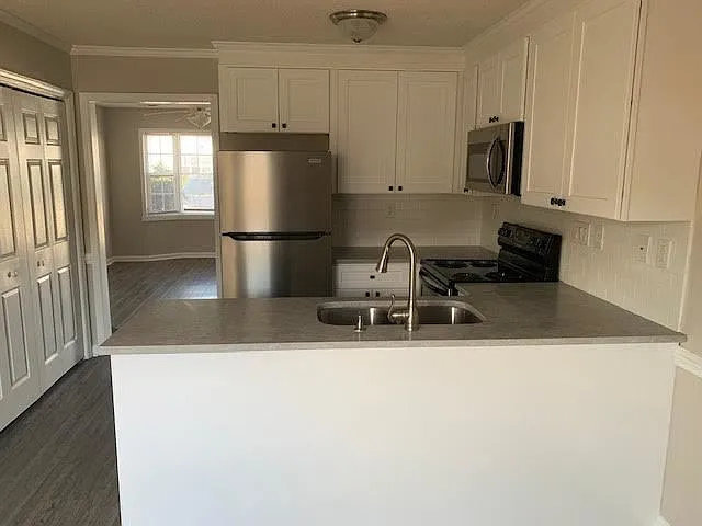3955 Sterling Pointe Dr — Photo 5