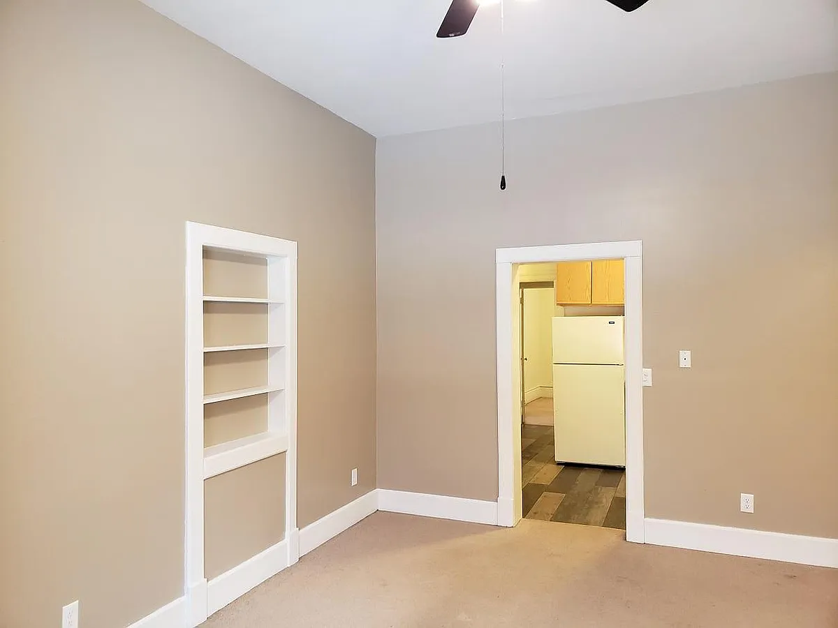 Building Photo - 718 N 1st Ave E #5