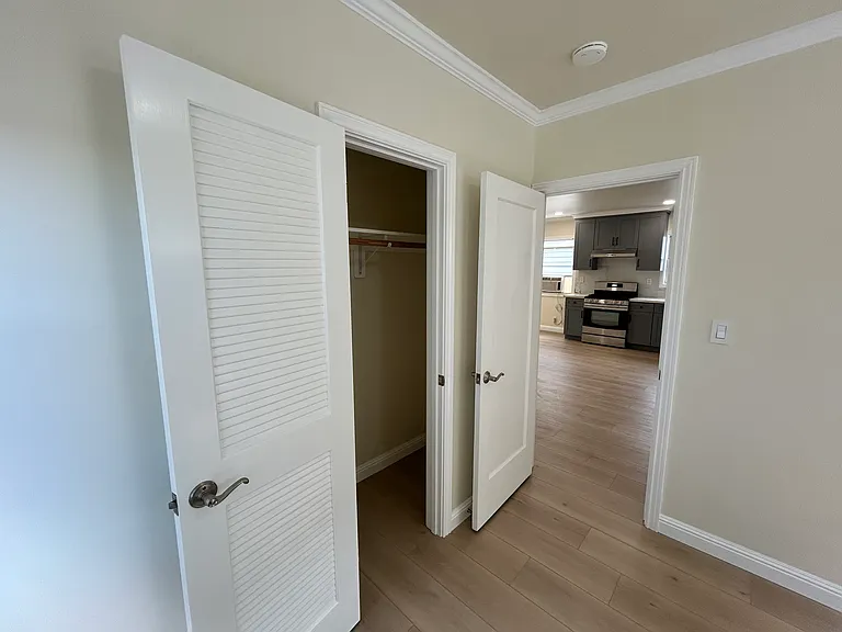 415 Wallace Ave #1 — Photo 8
