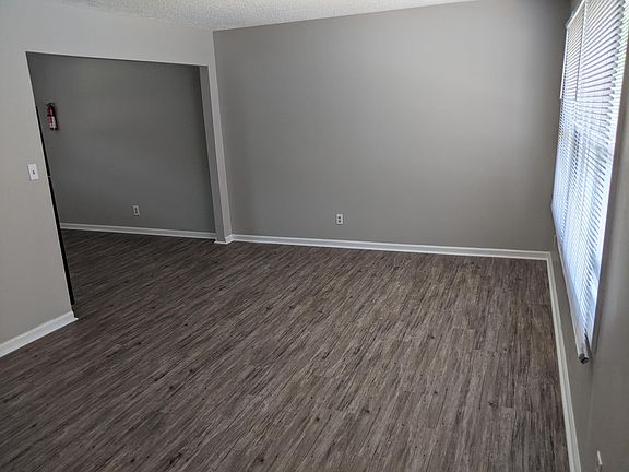 3rd image of 1505 Parkwood Ln Unit 24 & 25