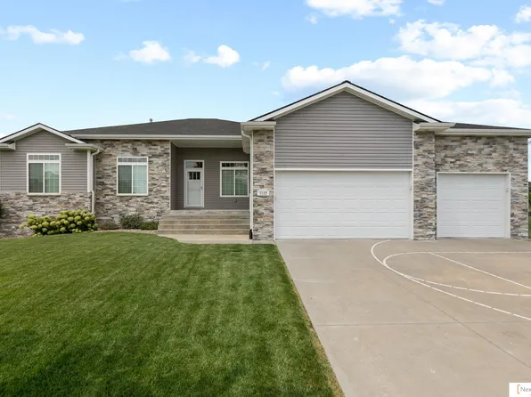 3122 S Creek Rd, Lincoln, NE 68516