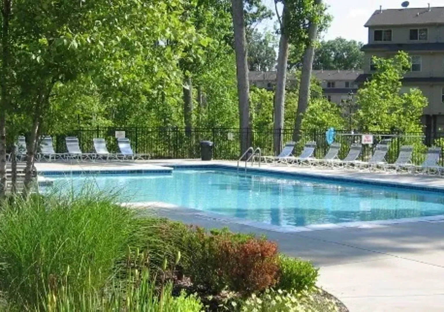Spacious 3R2B Condo in Walled Lake — Photo 3