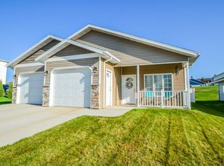 330 Lorrain Dr, Bismarck, ND 58503