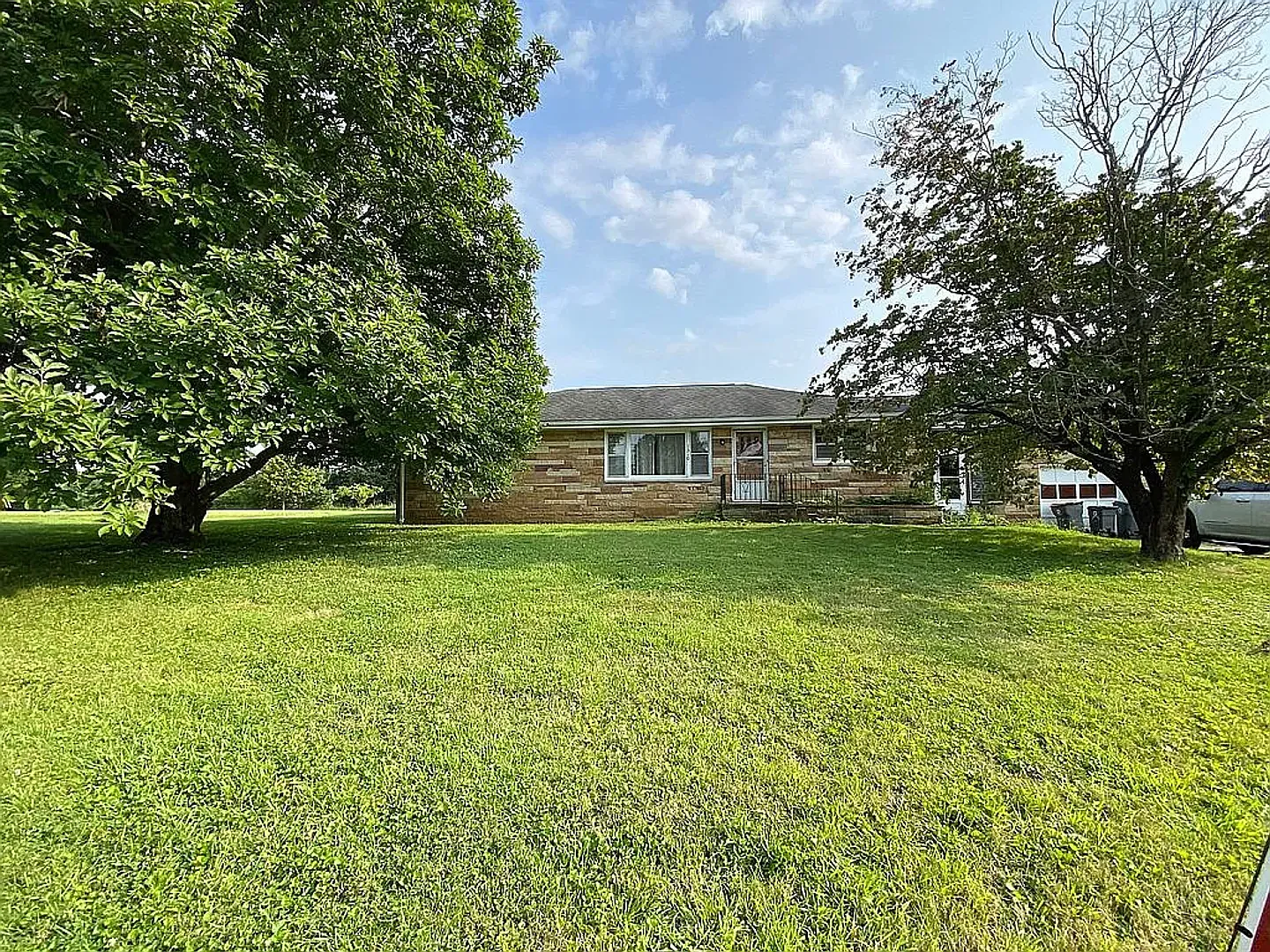 4 bed/2 bath, half acre lot, 100 yards from Memorial Stadium! — Photo 2
