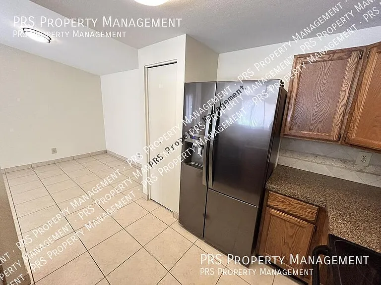 1762 W Colt Rd — Photo 15