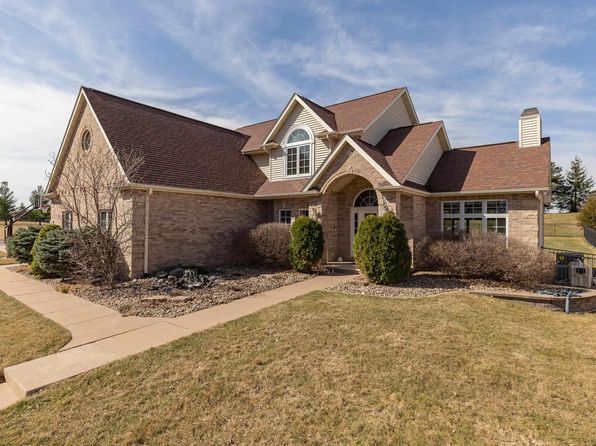 4934 Foxborough Ct, Bettendorf, IA 52722