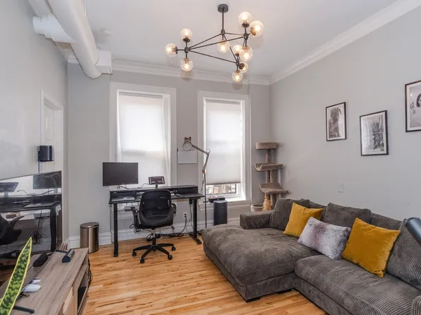 1304 W Ohio St APT 3F, Chicago, IL 60642