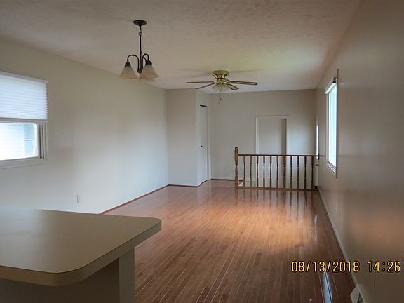 5th image of 133 W Russ Ave