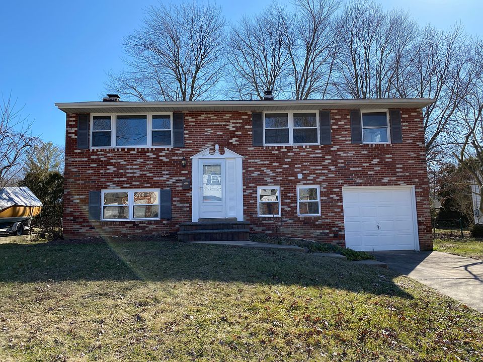 1st image of 905 Rockmoss Ave
