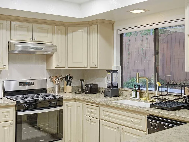 1615 California Pl — Photo 3