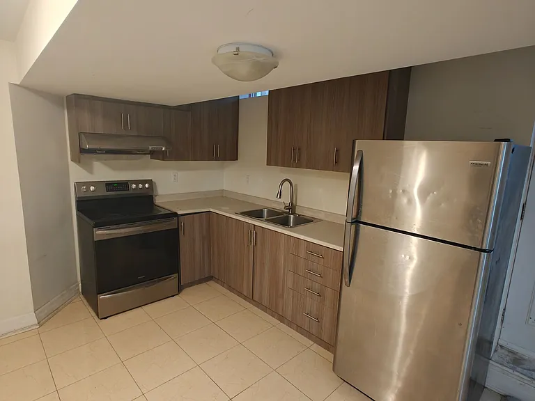 828 Bethany Cres #BASEMENT — Photo 3