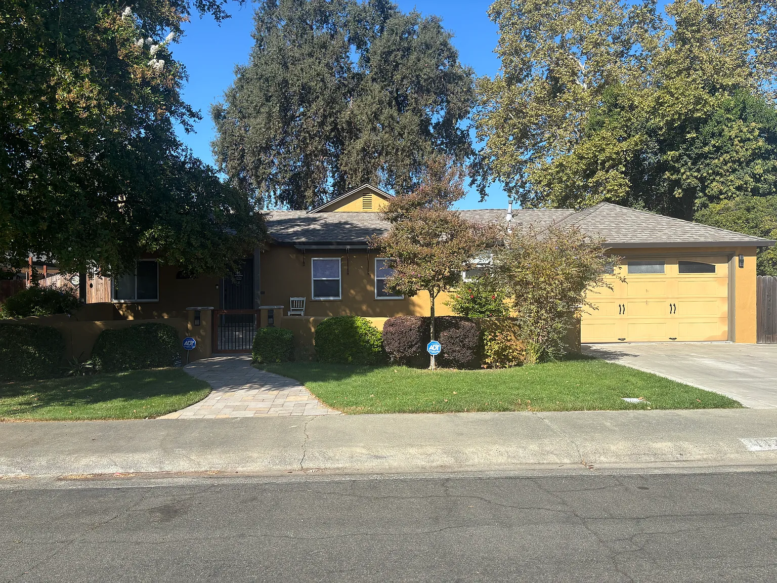 4 bed, 1900 sqft, $3,800 — Photo 1