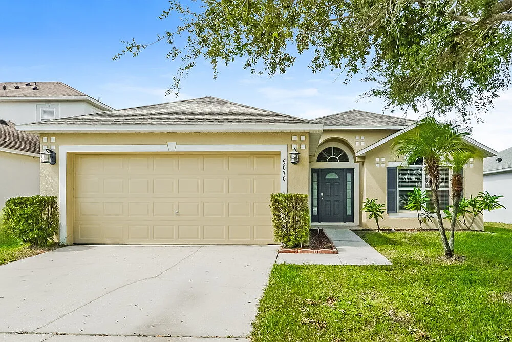 3 bed, 2.0 bath, 1632 sqft, $2,065 — Photo 1