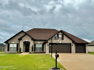 350 Strawberry Ridge Dr, Medina, TN 38355