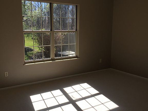 4th image of 212 Deer Cross Ln