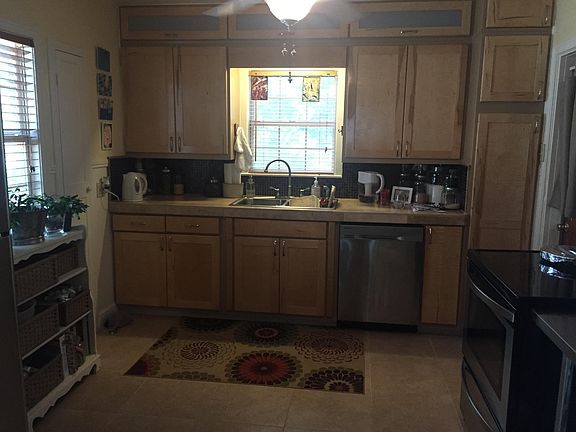 5th image of 410 Naples St