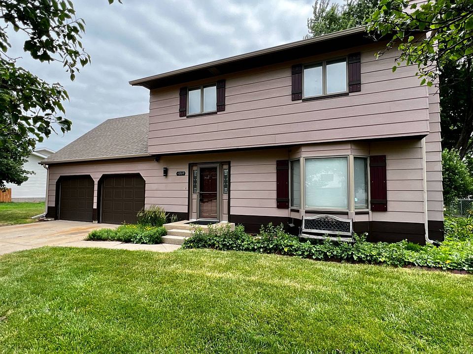 1st image of 4069 Palace Dr
