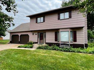 4069 Palace Dr, Grand Island, NE 68803