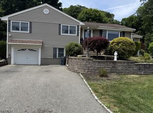 6 Waters Edge, Kinnelon Boro, NJ 07405
