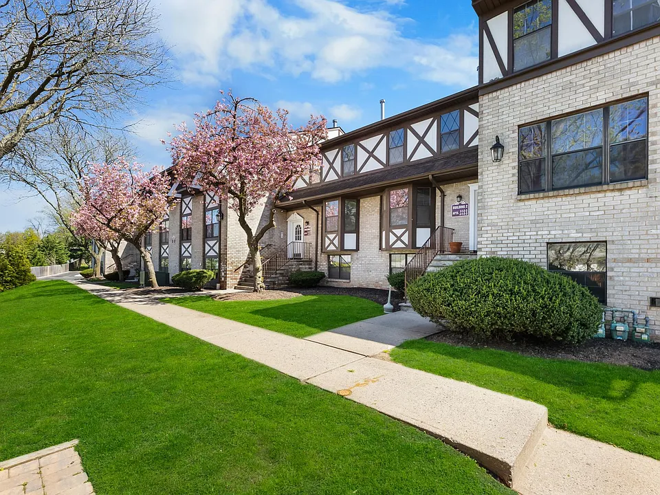 Sleepy Hollow Garden Apartments