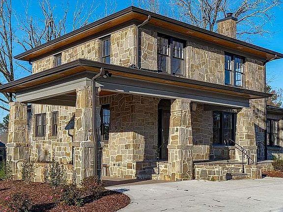 2nd image of 706 Lampwick Ln
