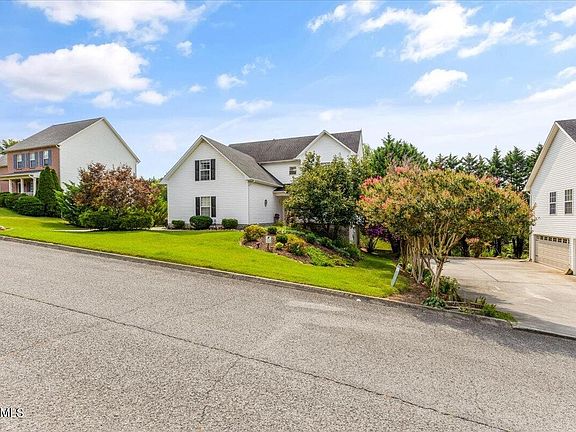 3rd image of 5662 Eagle Crest Ln