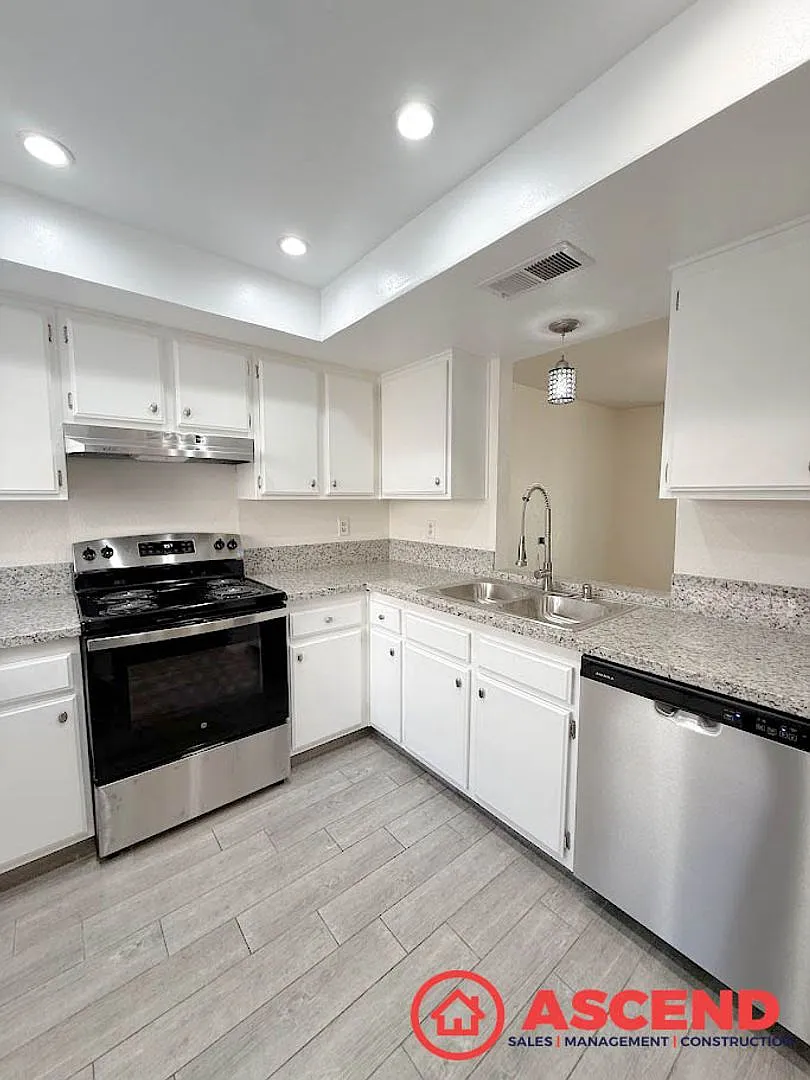 Beautifully updated 2BD/2BA downstairs unit in Bakersfield featuring brand-new upgrades throughou... — Photo 3