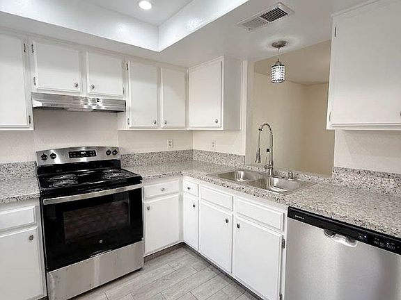 3rd image of 14500 Las Palmas Dr Unit 32
