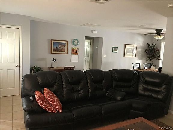 3rd image of 406 NE 11th St