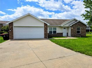 1302 Cloverleaf Ct, Warrensburg, MO 64093