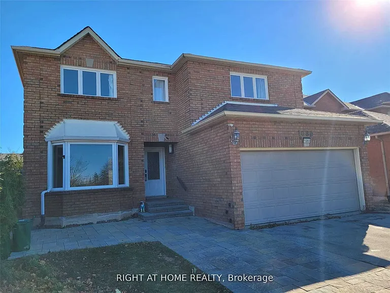 1080 Glenashton Dr #UPPER — Photo 1