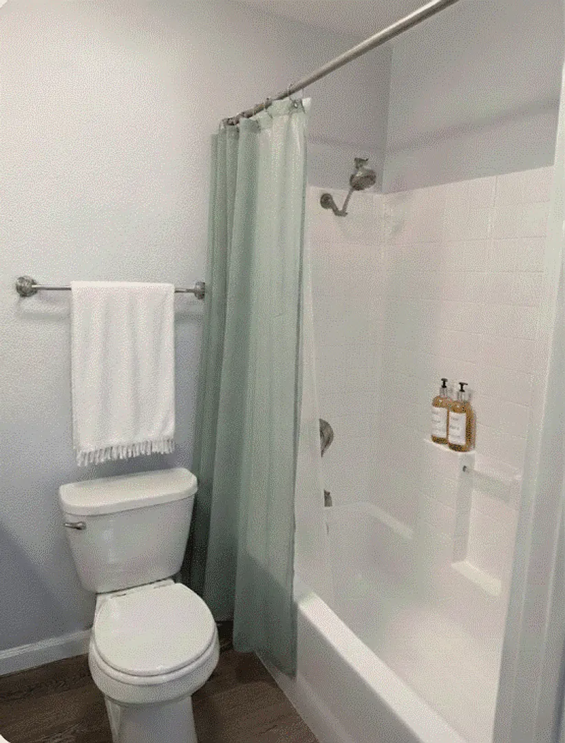 Looking for a cozy new place to call home? This charming 1-bedroom, 1-bath condo might be just th... — Photo 4
