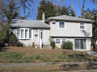 6 Osborne Rd, Somers Point, NJ 08244