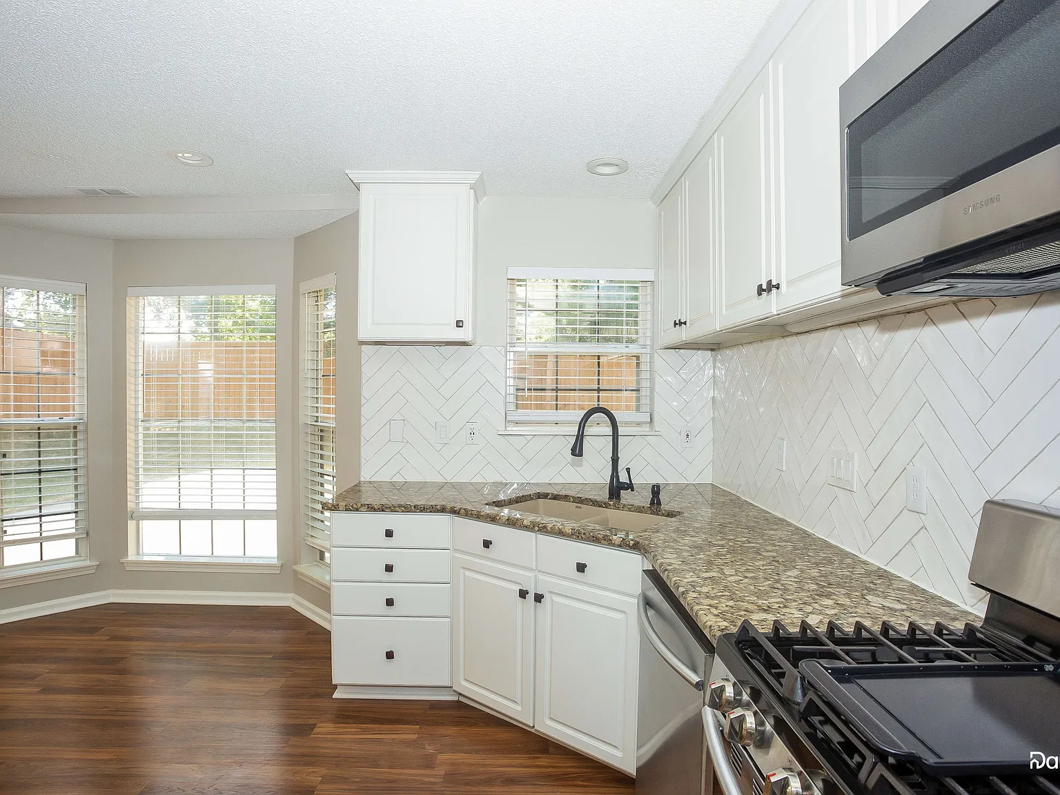3 bed, 2.5 bath, 1778 sqft, $2,365 — Photo 4