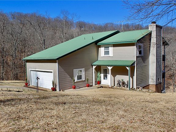 3rd image of 21995 Indian Bluff Rd