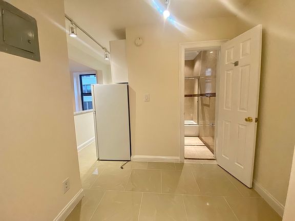 5th image of 56 W 65th St #5CC