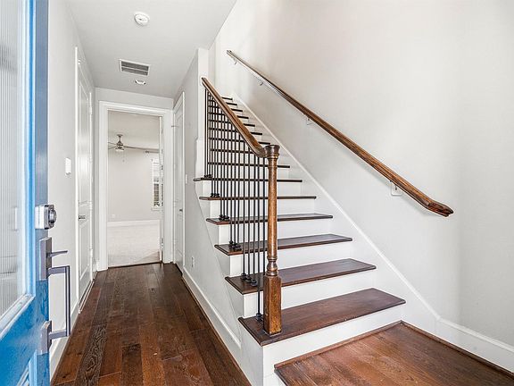 3rd image of 9614 Riddlewood Ln