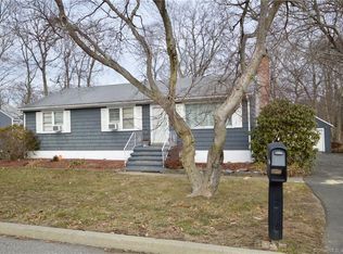 156 Red Oak Rd, Bridgeport, CT 06606