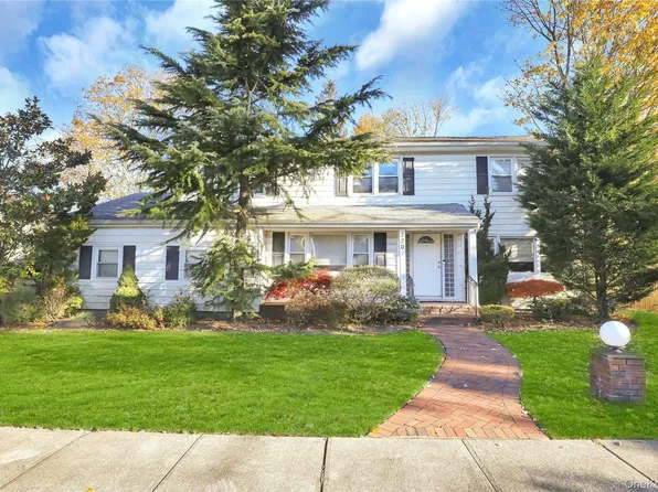 220 Jackson Pl, Hewlett, NY 11557