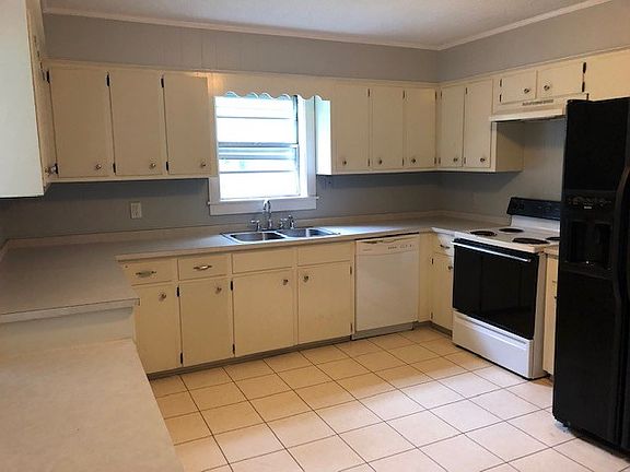 3rd image of 206 College St