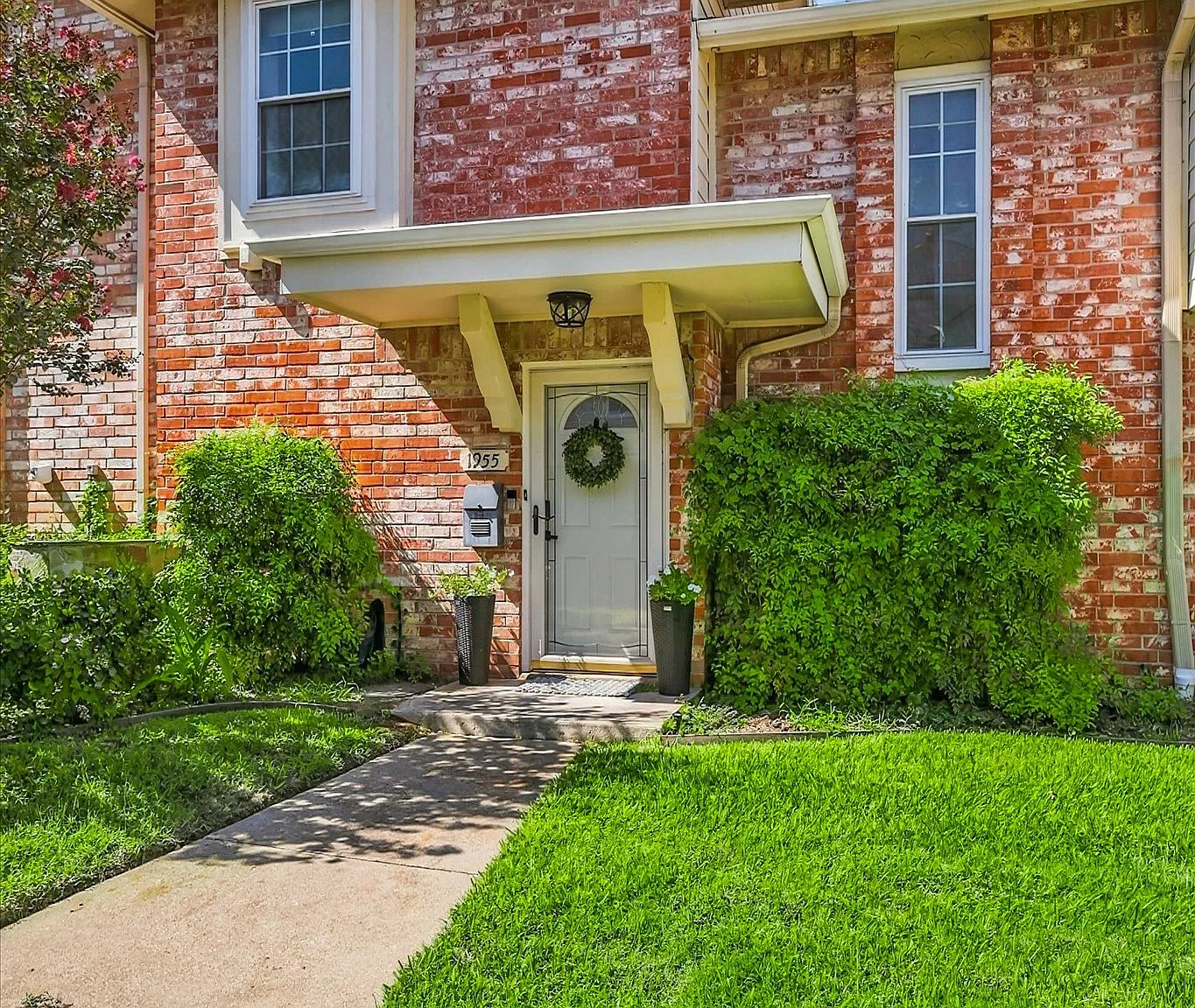 2 bed, 1270 sqft, $2,300 — Photo 3