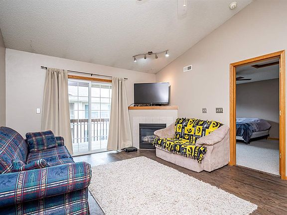 3rd image of 110 Cherry Ct APT 6