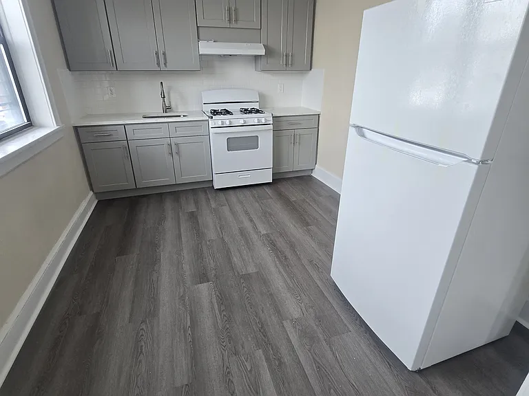 82 Delano Ave #1 — Photo 1