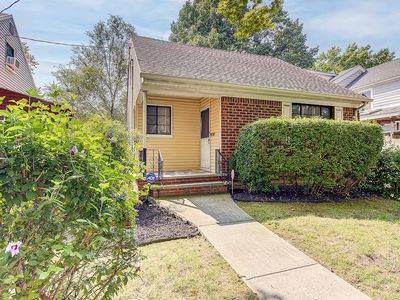 4636 206th St, Flushing, NY, 11361