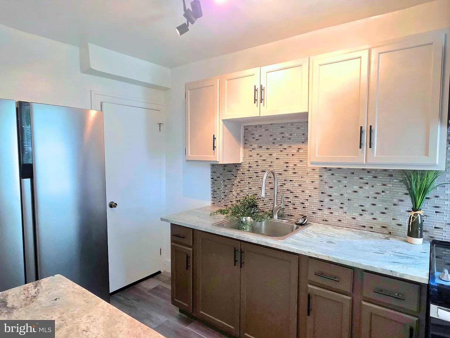 3 bed, 1080 sqft, $2,000 — Photo 4