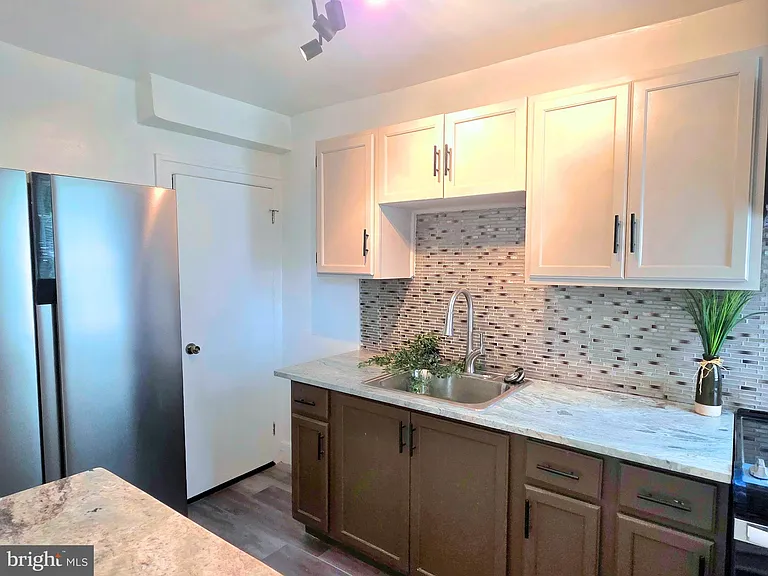 1108 E Stafford St — Photo 4