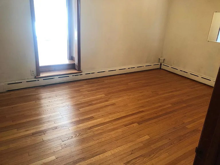 2048 E Main St — Photo 3