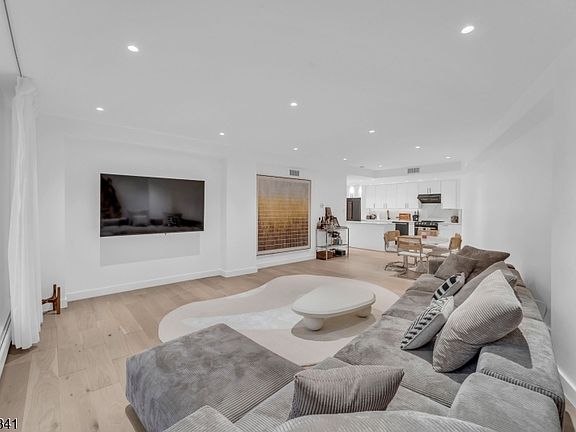 5th image of 101 Shearwater Ct #25